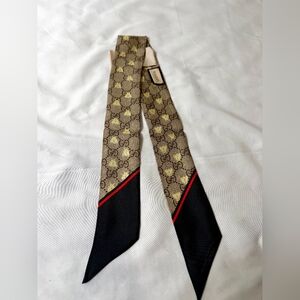 Gucci Beige and Black GG Patterned Scarf with Red Accent